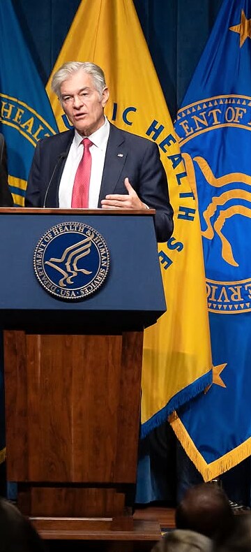 Dr. Mehmet Oz speaking at an organ transplant system reform event